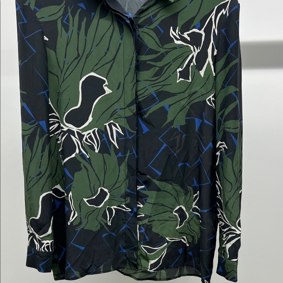100% Silk Green and Black Patterned Button Down Shirt - Picture 3 of 5